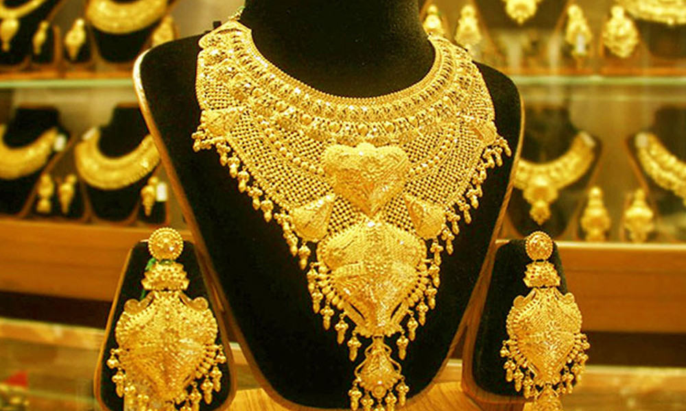 এক লাফে ১০ হাজার টাকা কমল সোনার দাম