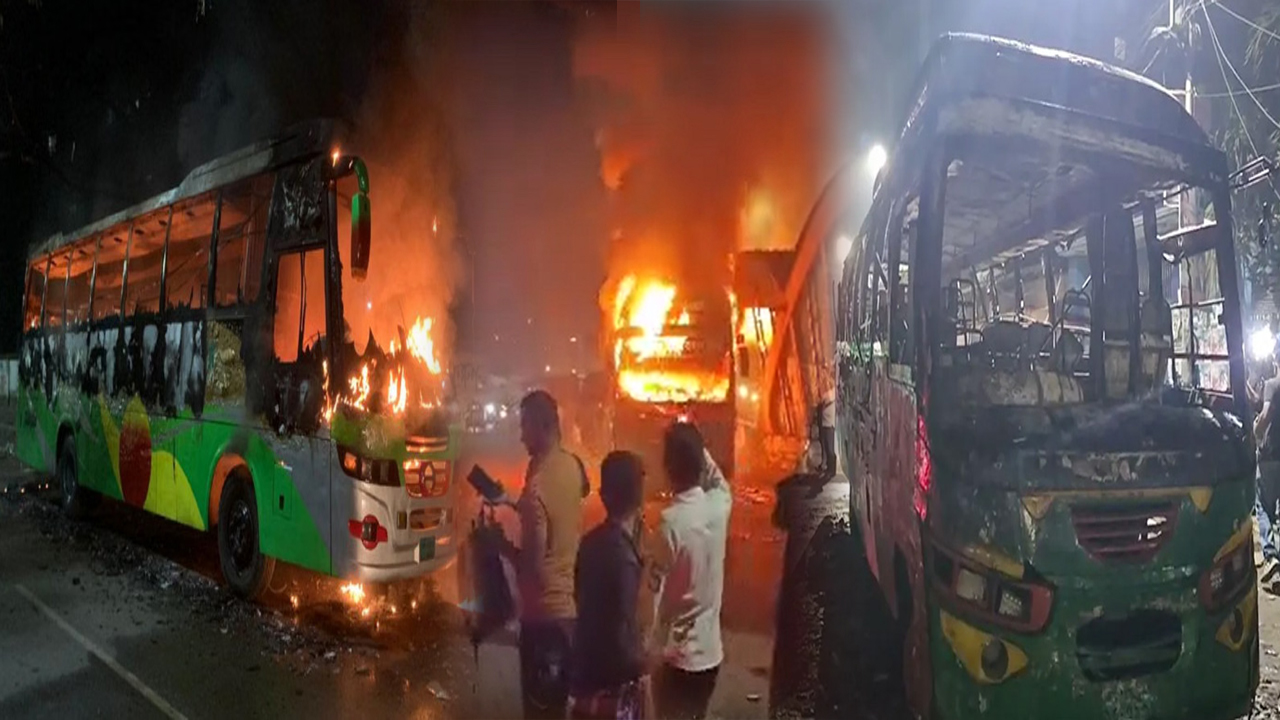 মধ্যরাতে রাজধানীতে তিন বাসে আগুন