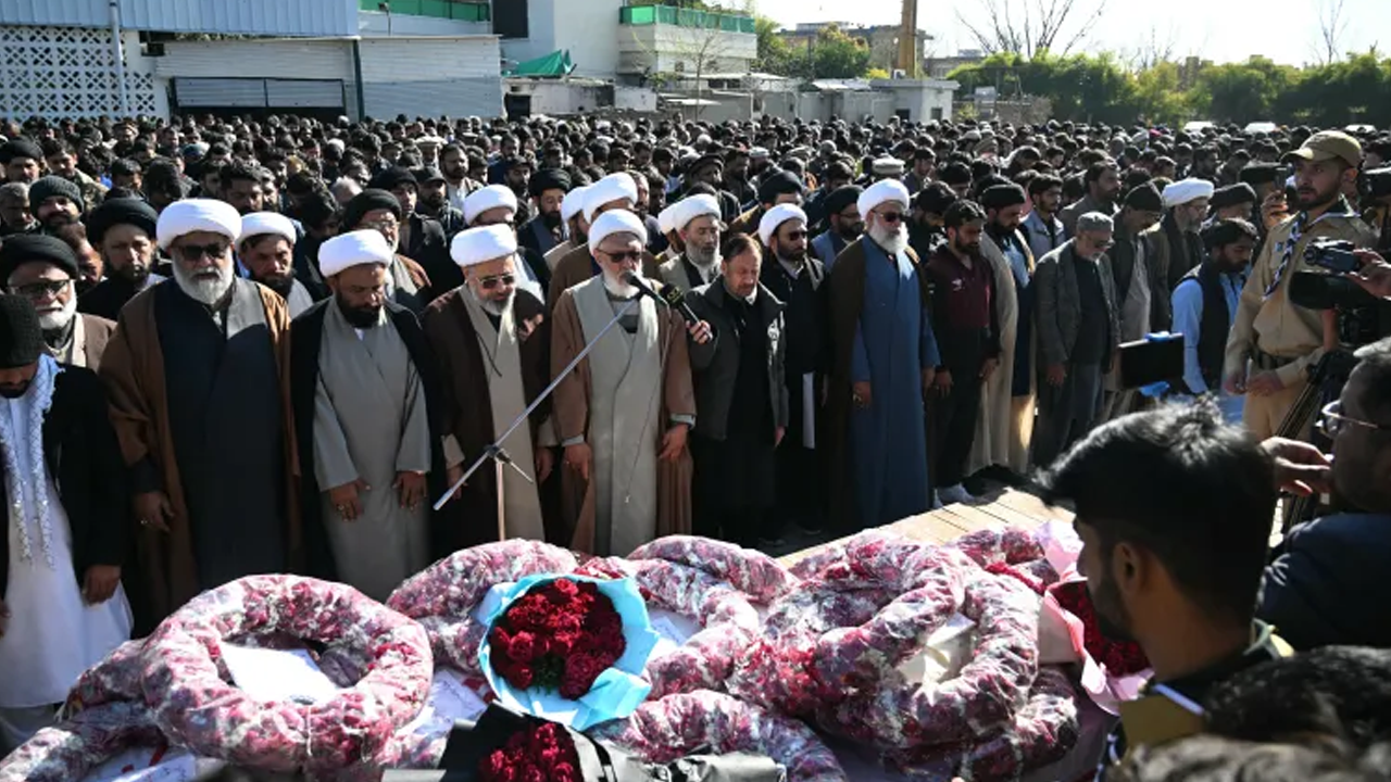 পাকিস্তানে মসজিদে হামলা, সন্দেহের তীর প্রতিবেশী দেশের দিকে