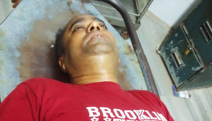 খুলনায় মুদি দোকানদারকে লক্ষ্য করে গুলি