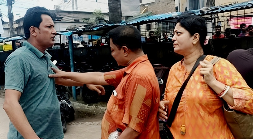যশোরের থানা চত্বরে এক স্ত্রীকে নিয়ে দুই স্বামীর কাড়াকাড়ি!