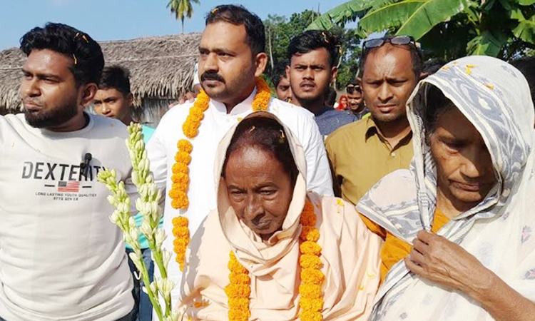 ৪১ বছর পর পাকিস্তান থেকে দেশে ফিরলেন নিখোঁজ একলিমা