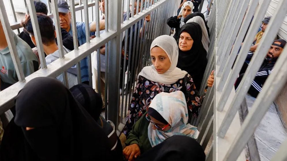 ব্যাংক খুলেছে, কিন্তু টাকা নেই, গাজায় ভোগান্তিতে সাধারণ মানুষ