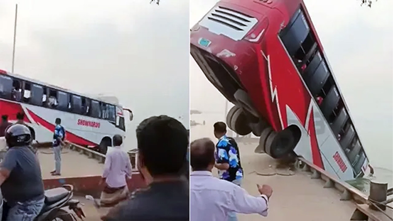 দৌলতদিয়ায় ফেরিতে উঠতে গিয়ে ৪০ যাত্রীবাহী বাস পদ্মায়