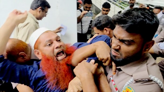 মৃত্যুদন্ডের রায় শুনে জয় বাংলা স্লোগান পুলিশ সদস্যের, বললেন ‘এই রায় মানি না’