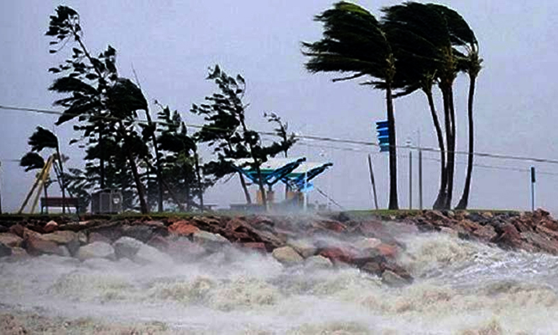 আতঙ্ক বাড়াচ্ছে ঘূর্ণিঝড় দানা, উপকূলে জলোচ্ছ্বাসের শঙ্কা