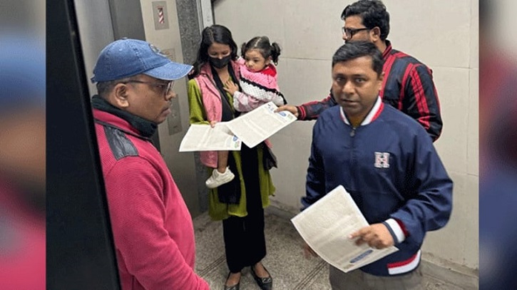 আ. লীগের লিফলেট বিতরণ:  সেই বিসিএস কর্মকর্তা গ্রেপ্তার