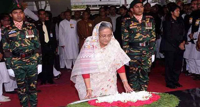 বঙ্গবন্ধুর প্রতিকৃতিতে প্রধানমন্ত্রীর শ্রদ্ধা