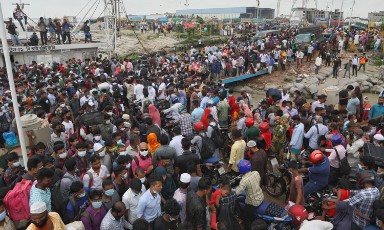 লকডাউনে আজও শিমুলিয়া ঘাটে ঘরমুখো মানুষের ঢল