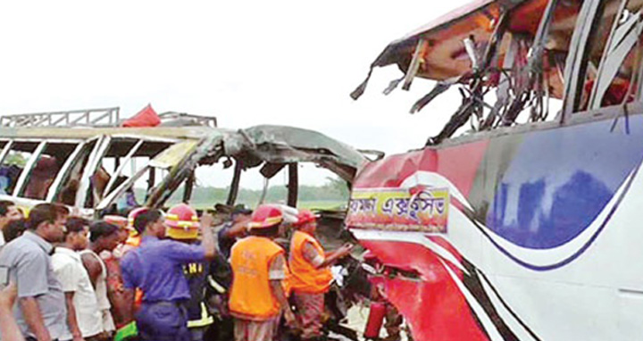 রংপুরে দুই বাসের মুখোমুখি সংঘর্ষে শিশুসহ নিহত ৬ জন