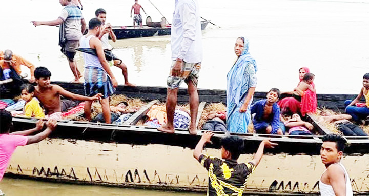 চাঁপাইনবাবগঞ্জে বজ্রপাতে প্রাণ গেলো ১৬ বরযাত্রীর