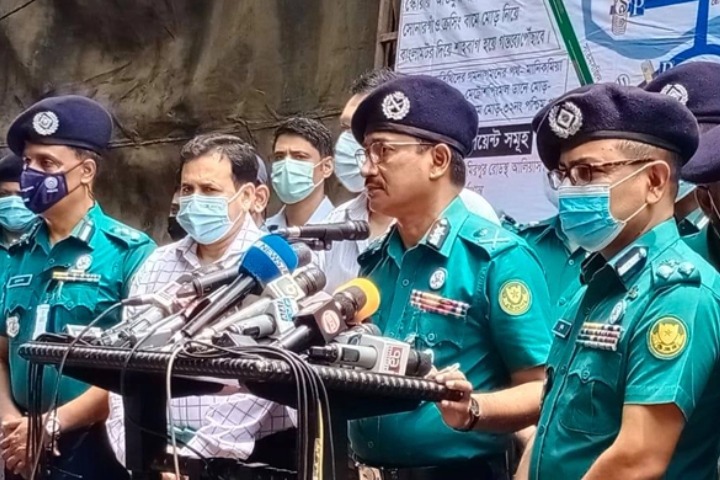 ১৫ আগস্ট ঘিরে জঙ্গি তৎপরতার আশঙ্কা উড়িয়ে দিচ্ছি না : ডিএমপি কমিশনার