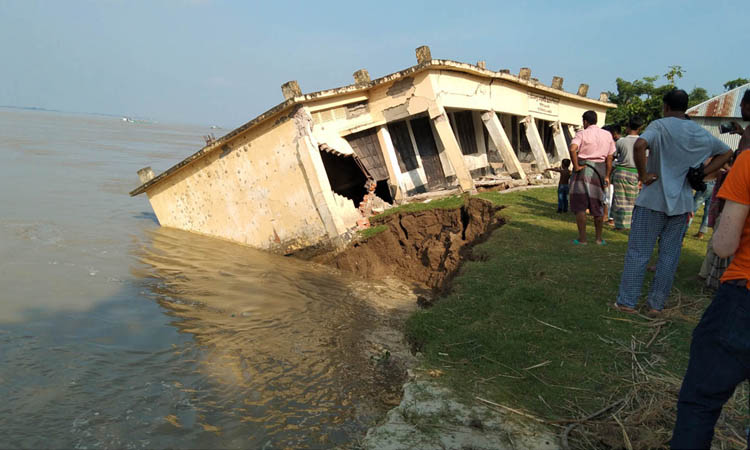 পদ্মাপাড়ের সেই স্কুলটির শেষ রক্ষা হলো না