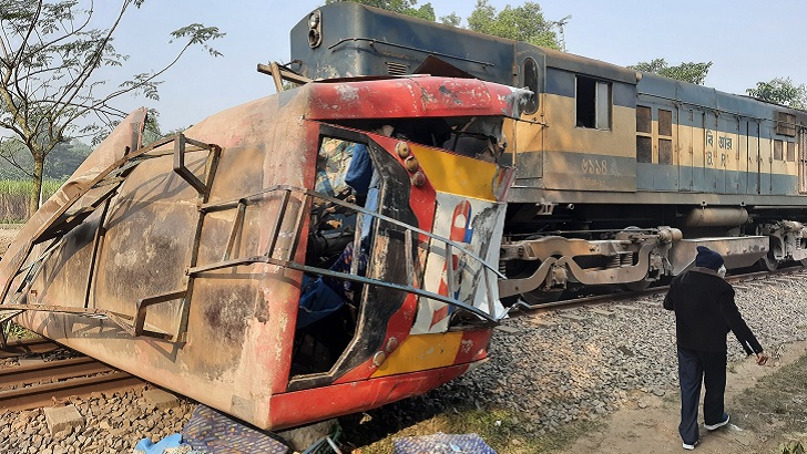 জয়পুরহাটে রেলক্রসিং খোলা রেখে গেটম্যান ঘুমিয়ে ছিলেন: এসপি