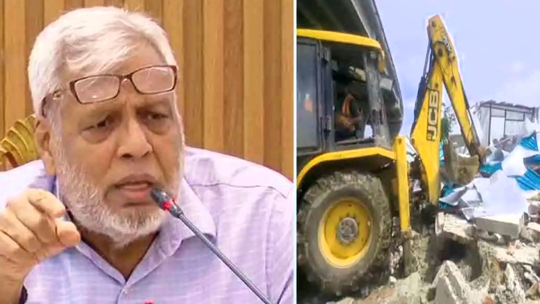 রেলের জমিতে অস্থায়ী মণ্ডপ, ‘উচ্ছেদ’ প্রসঙ্গে যা বললেন উপদেষ্টা